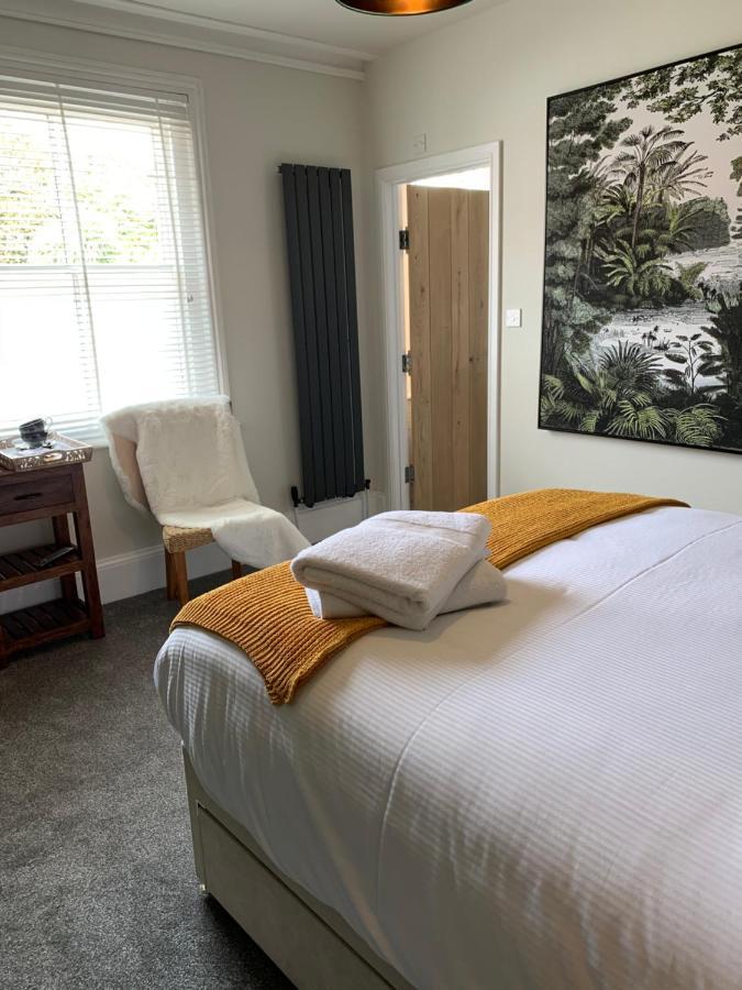 The Lazy Lion Bed & Breakfast Milford on Sea Exterior photo